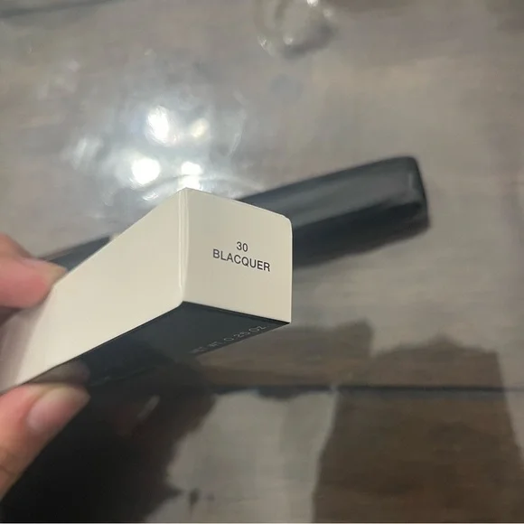 Marc Jacob Omega Lash Volumizing Blacque mascara - Picture 4 of 4